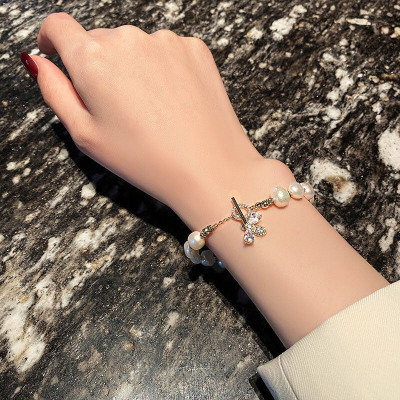 2021 Elegant Baroque Pearl String Bracelet For Woman Luxury Zircon Bee Pendant Bracelet Fashion Girl's Sweet Jewelry
