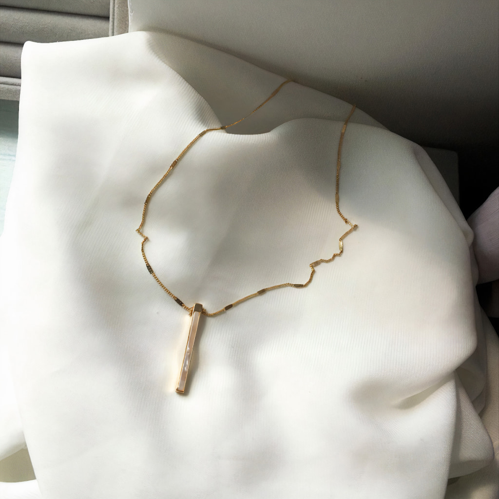 Minimalistic Pendant Necklace 