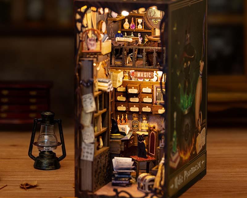 Book Kit Miniature Dollhouse 