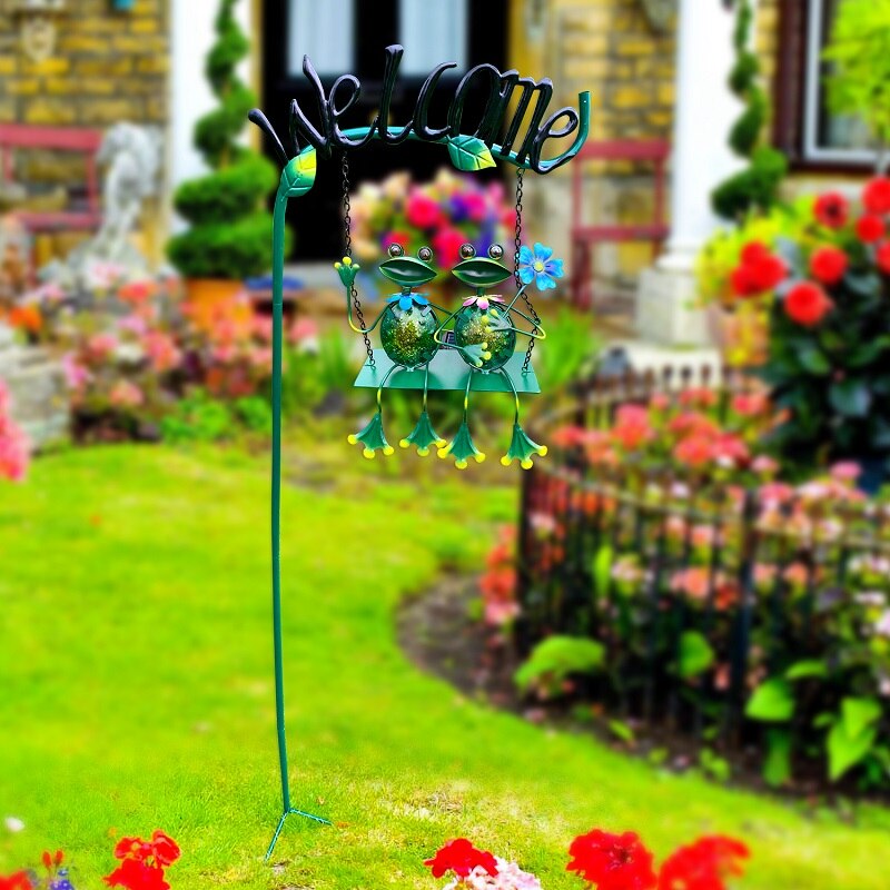 Outdoor Decor Solar Light Frog Swing Garden Decoration Frog Decorative Stake with Welcome Sign for Patio Landscape