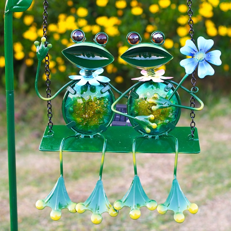 Outdoor Decor Solar Light Frog Swing Garden Decoration Frog Decorative Stake with Welcome Sign for Patio Landscape 
