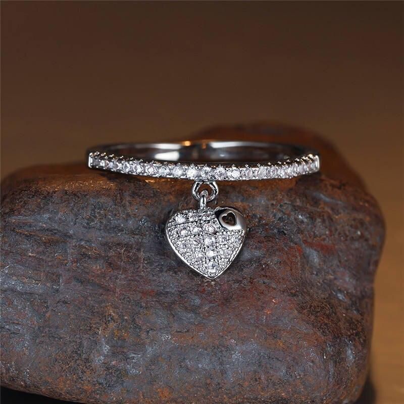 Trendy Crystal Heart Engagement Ring 