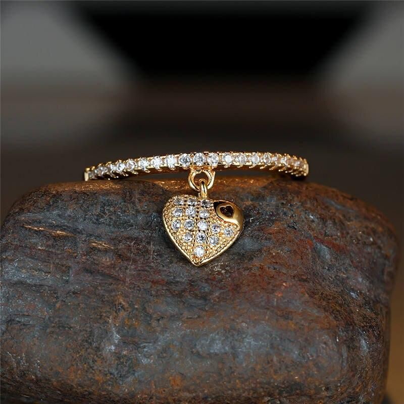 Trendy Crystal Heart Engagement Ring 